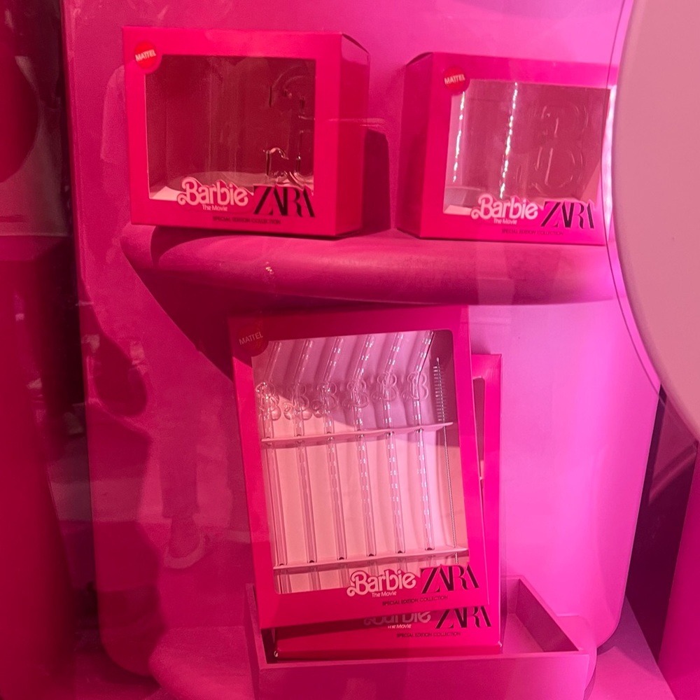 Barbie SET one cup and straws